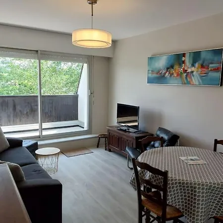 Avec Balcon A 300m De La Plage Apartment